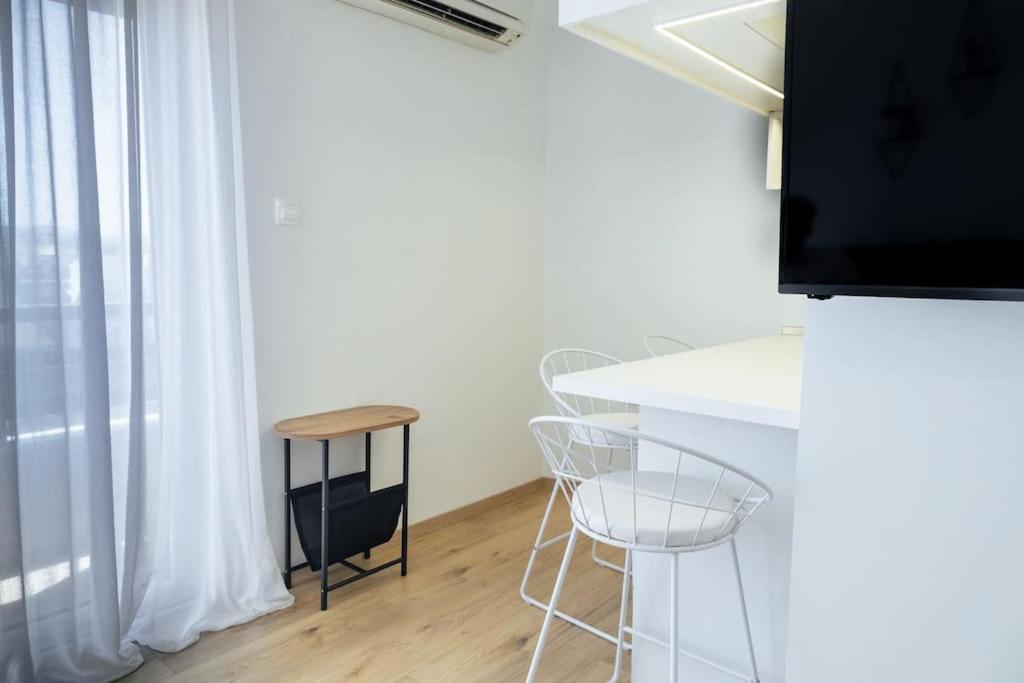 Cozy Studio In The Heart Of City コモティニ エクステリア 写真